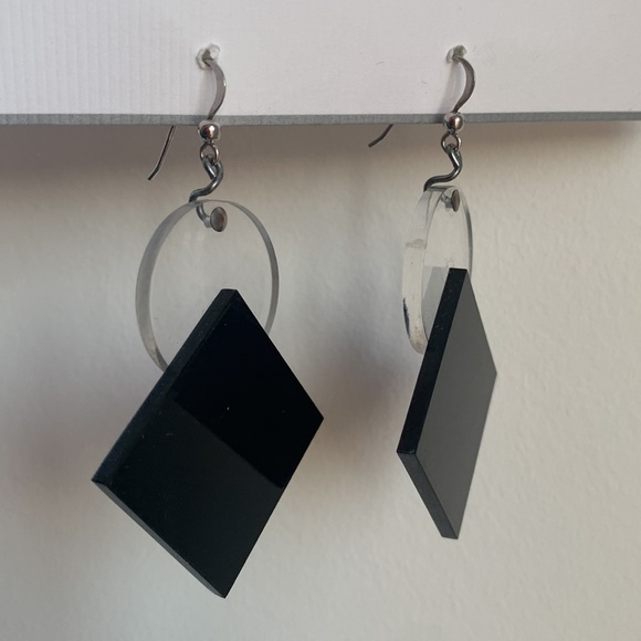 Geometric dangle earrings - Picture 3 of 6